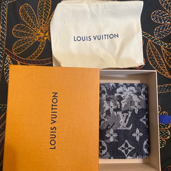 Authentic Louis Vuitton Tapestry cardholder - Picture 6 of 6
